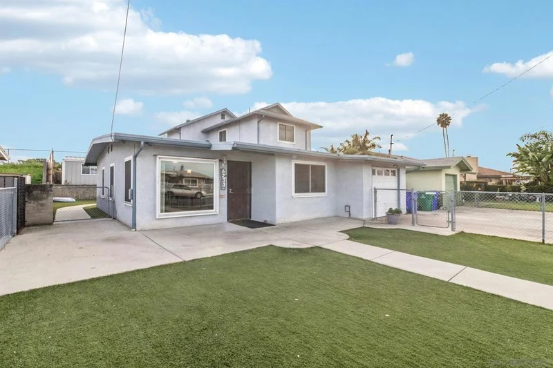 6233 Thorn, San Diego, CA 92115