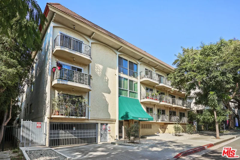 1045 N Kings Road 108, West Hollywood, CA 90069