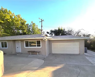 16060 Las Vecinas Drive photo 2