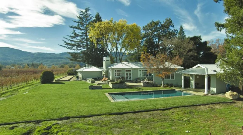 555 Zinfandel Lane photo 2