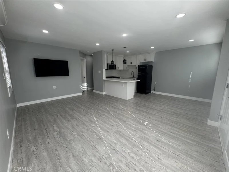 Photo 2 of 5011 E 60th Street B
