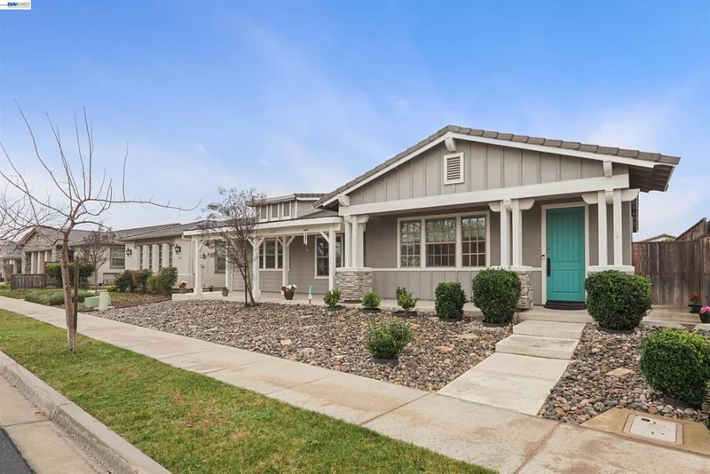 563 Bascule Dr