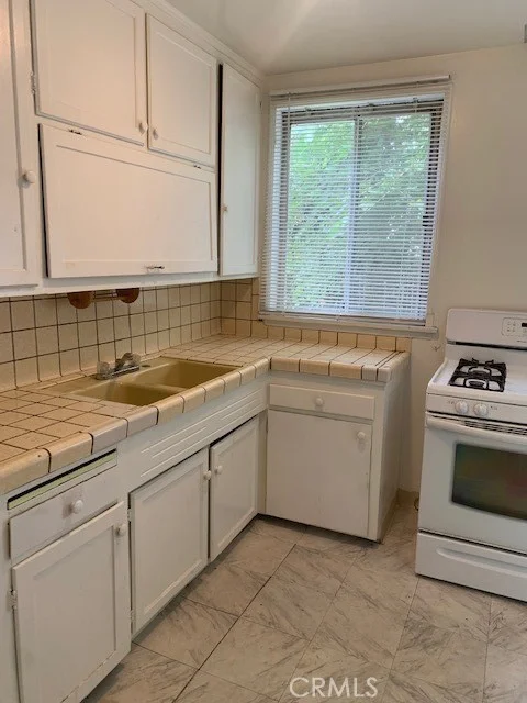 1016 Omer Lane photo 2