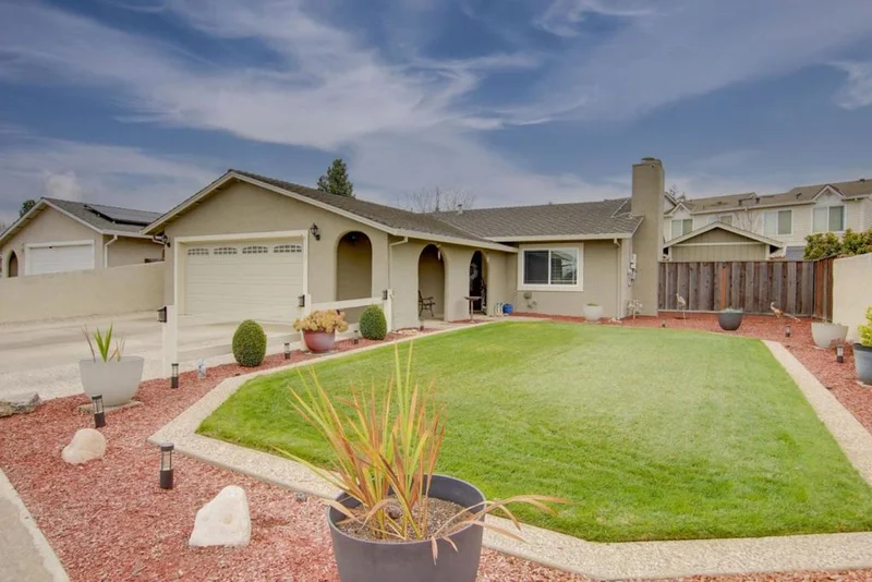 1035 C, Hollister, CA 95023