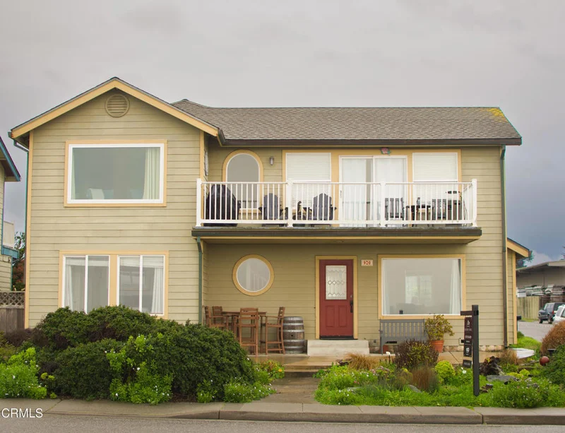 900 Glass Beach Drive, Fort Bragg, CA 95437