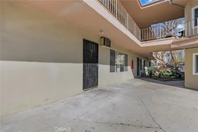 8649 Sunland Boulevard 5 photo 2