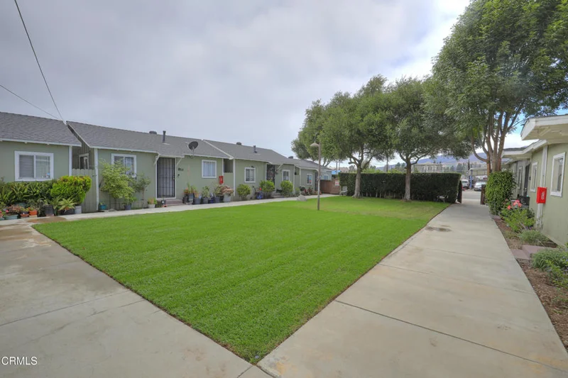 852 N Ventura Avenue