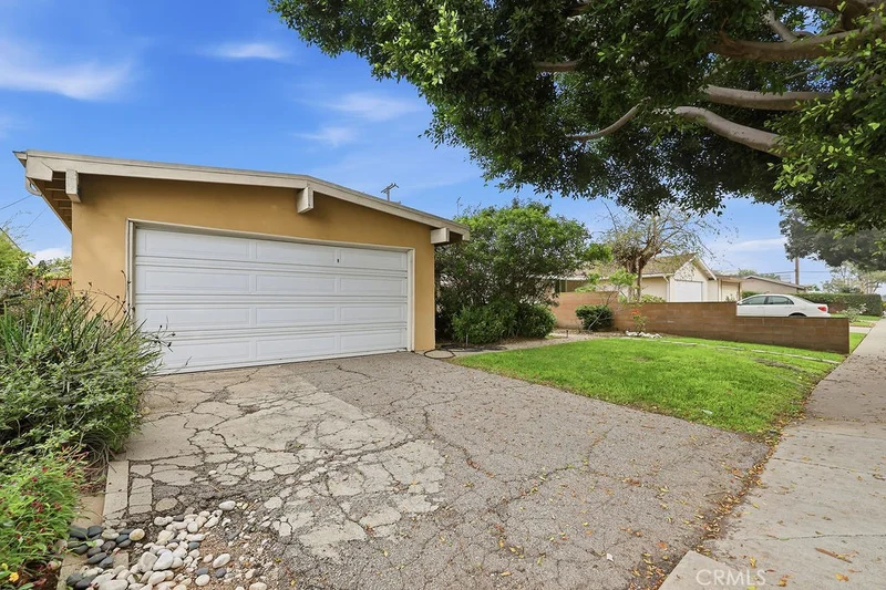 Photo 2 of 523 W 170th