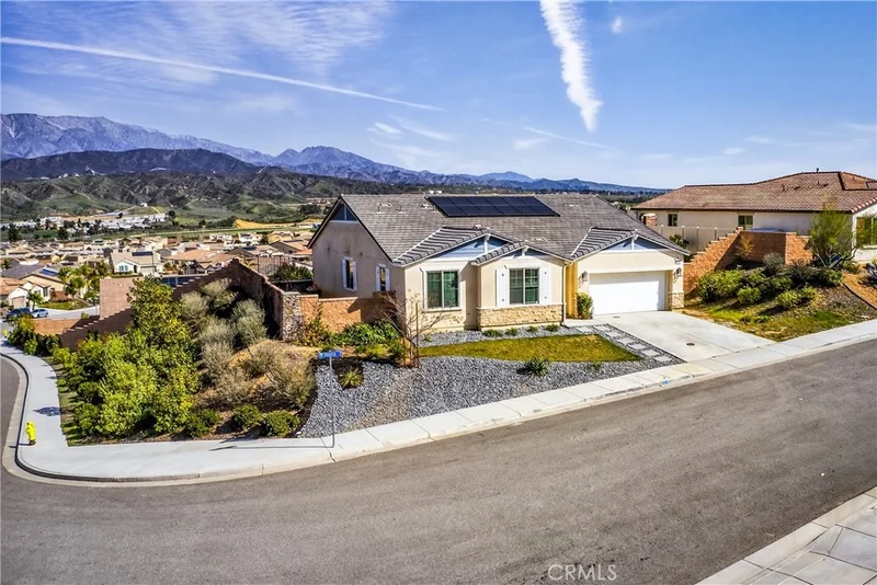 Photo 2 of 1512 Yucca Court