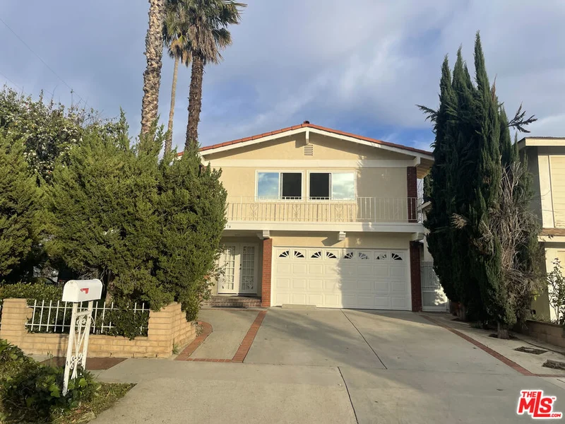 8576 Kelvin Avenue, Winnetka, CA 91306