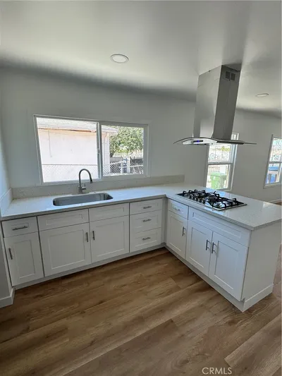 924 E Lanzit photo 2