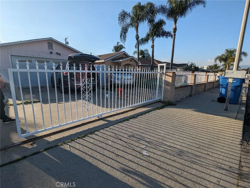 Photo 2 of 1361 S Mountain View Avenue