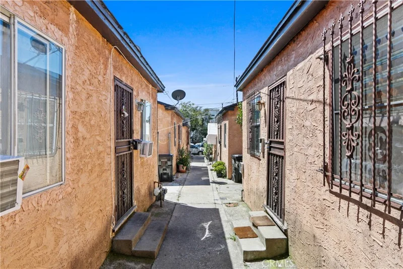 2015 Pennsylvania, Los Angeles, CA 90033