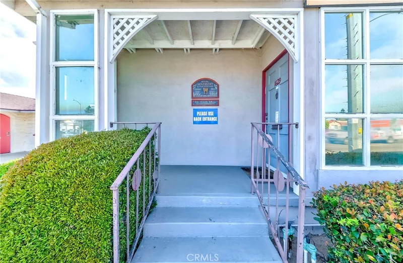 1629 Crenshaw