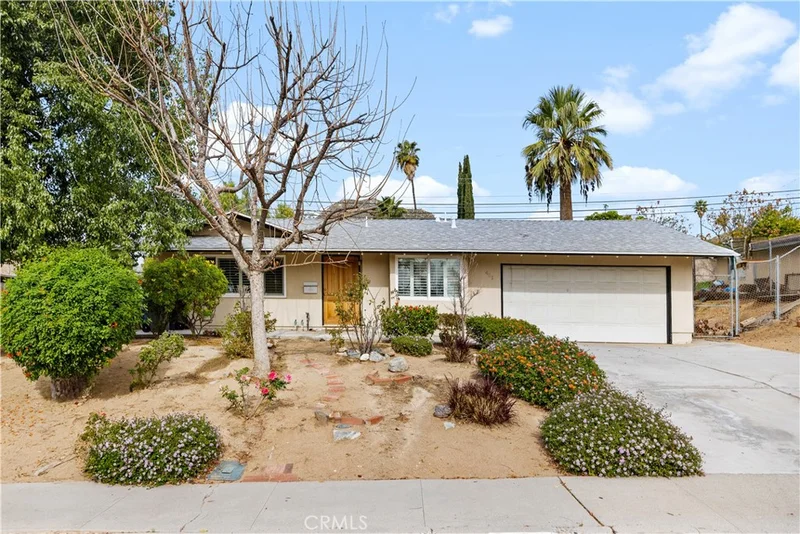 461 Blaine, Riverside, CA 92507
