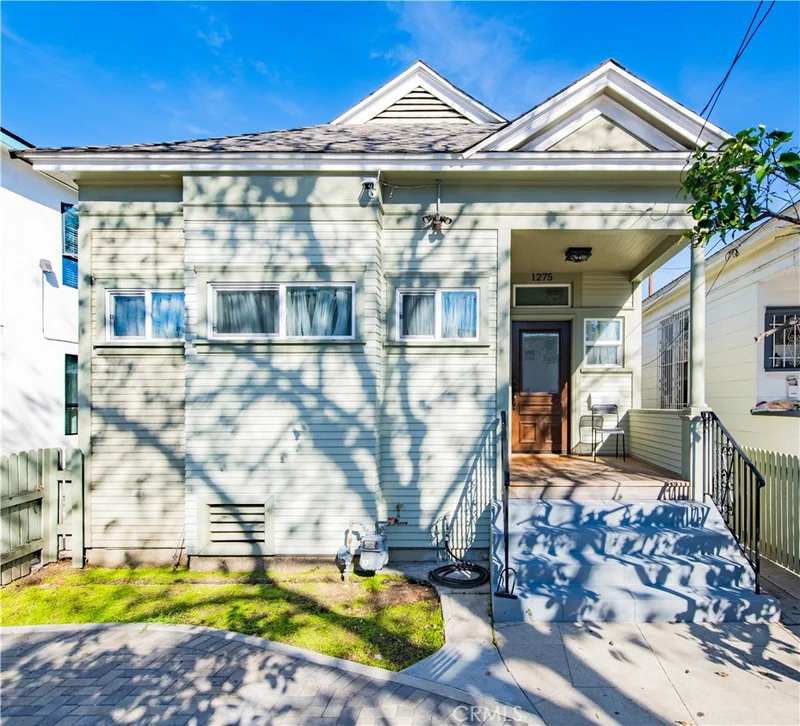 1275 W 23rd photo 2