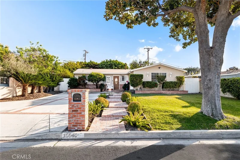 18640 E Mauna Loa, Azusa, CA 91702