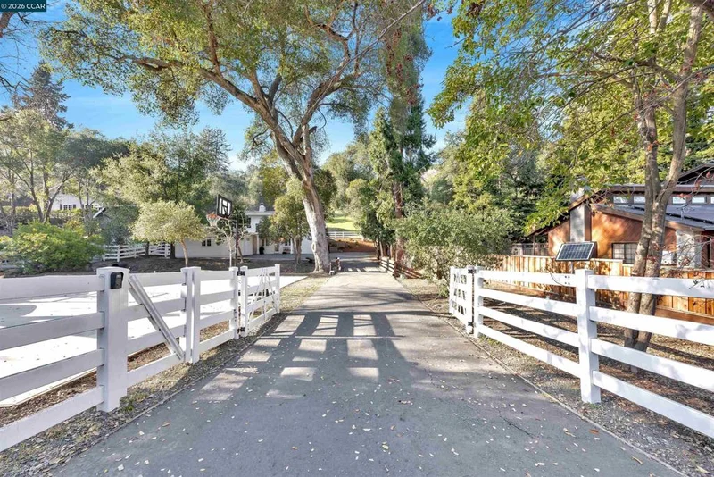 1847 Reliez Valley Rd, Lafayette, CA 94549