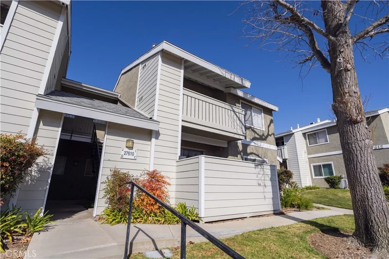 27610 Susan Beth C, Saugus, CA 91350