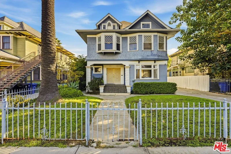2712 Kenwood Avenue, Los Angeles, CA 90007