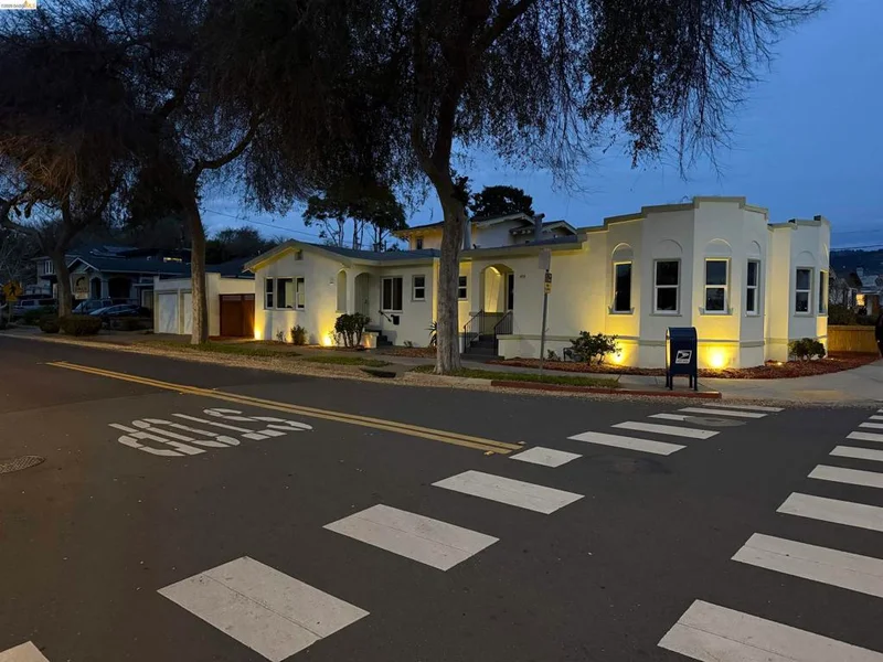 2717 Mabel St, Berkeley, CA 94702