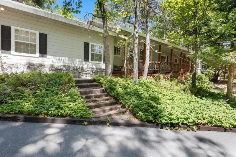 17256 Mount Elizabeth Drive photo 2
