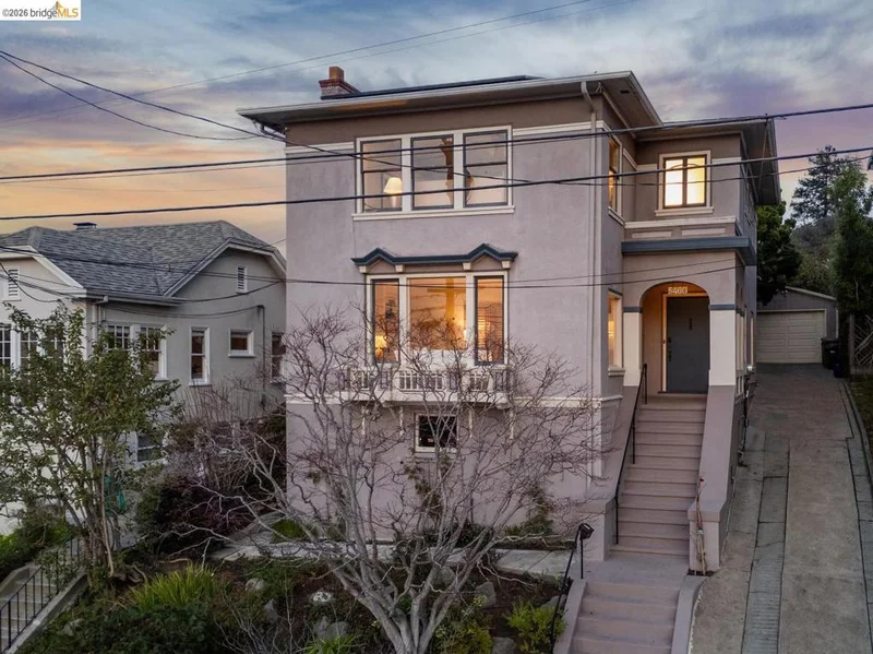 5460 Carlton St, Oakland, CA 94618
