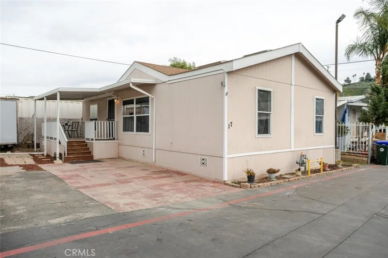 17197 Sierra #17, Canyon Country, CA 91351