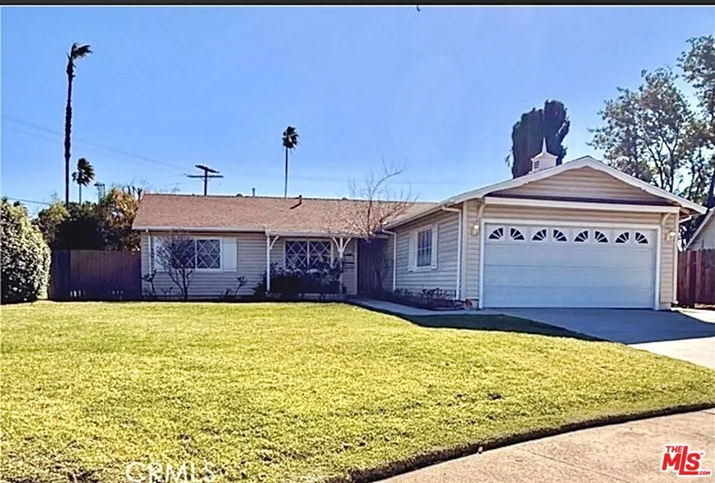 6300 Kenwater Avenue, Woodland Hills, CA 91367