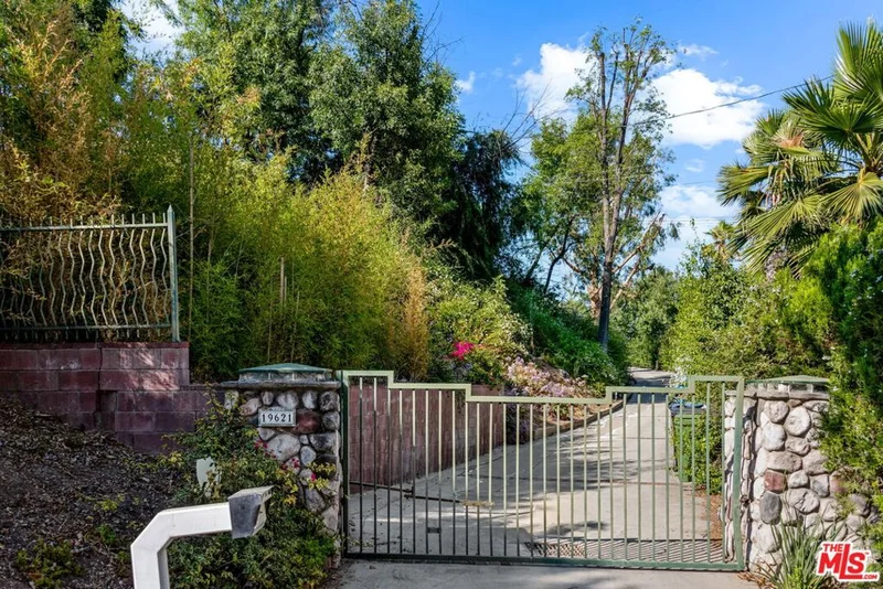 19621 Wells Drive photo 2
