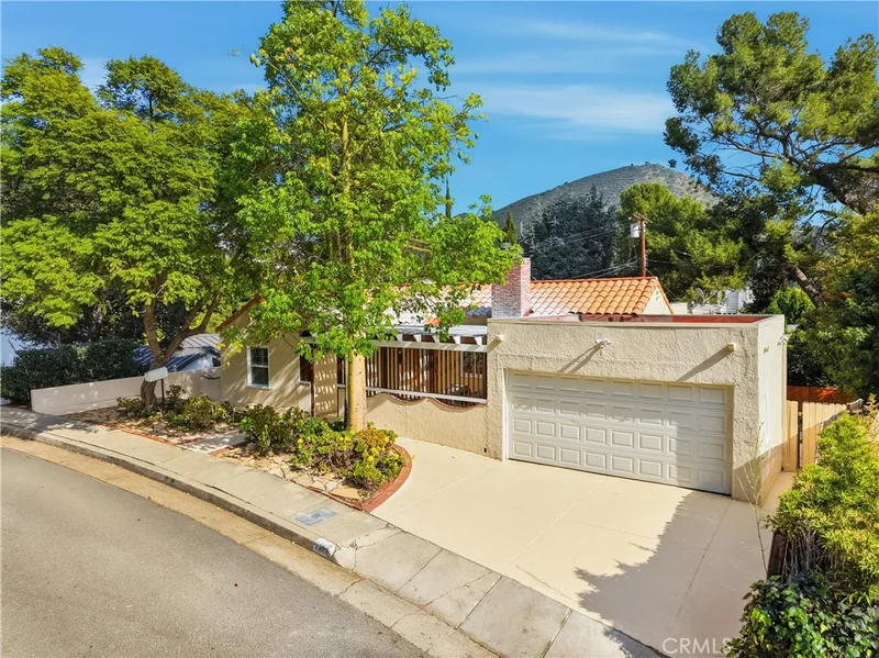 3408 Troy photo 2