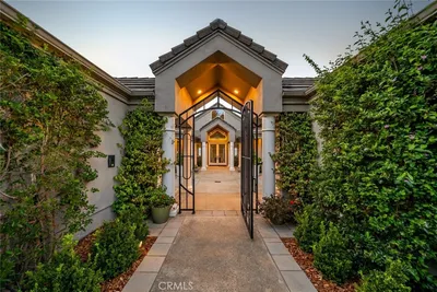 2813 Alamo Drive photo 2