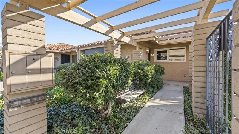 1019 W Pine, Upland, CA 91786