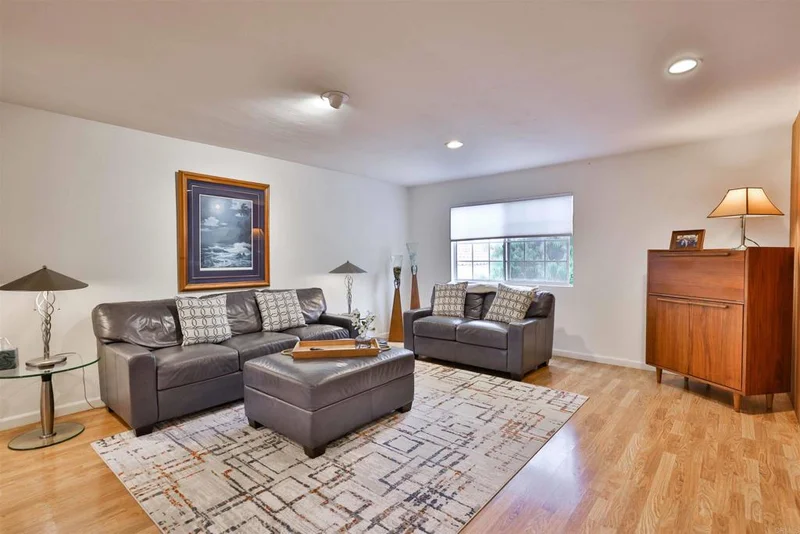 Photo 2 of 850 C Avenue 4