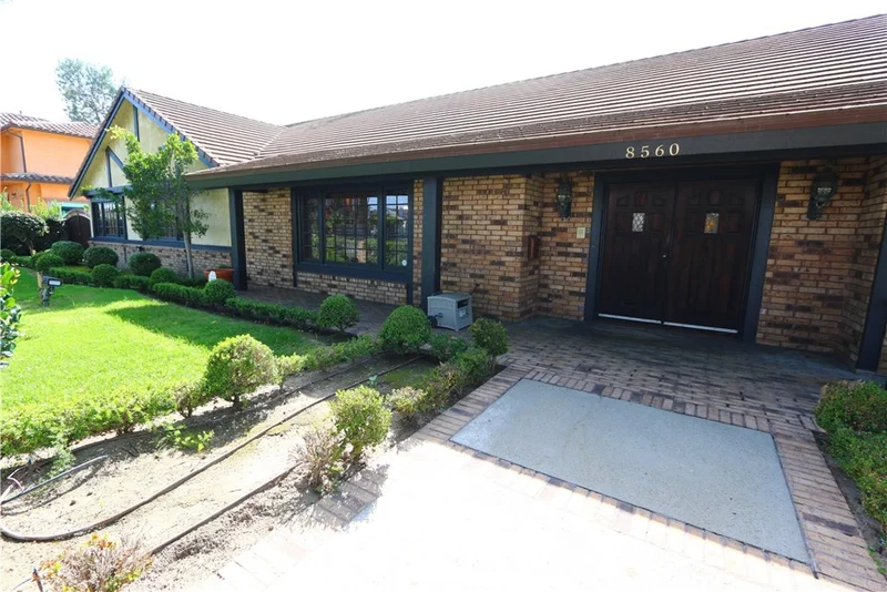 8560 Cherokee, Downey, CA 90241