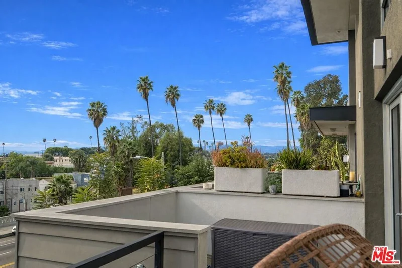 4111 Sunset, Los Angeles, CA 90029