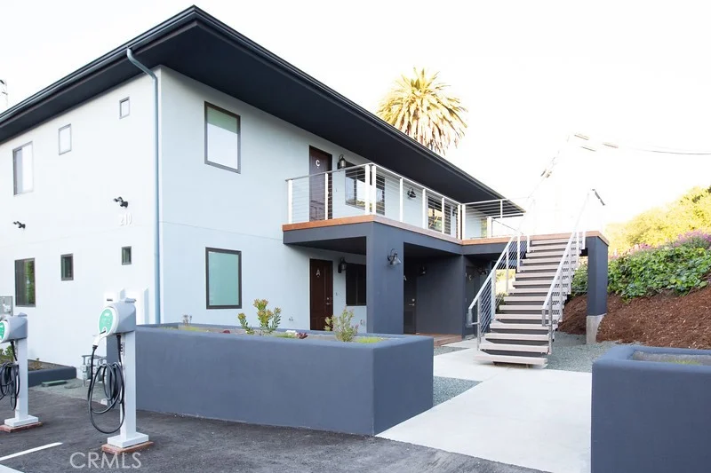 210 Laurel Street A photo 2