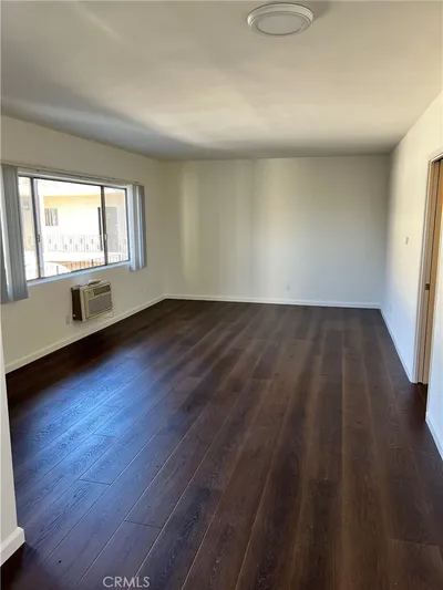 4653 Fulton Avenue 10 photo 2