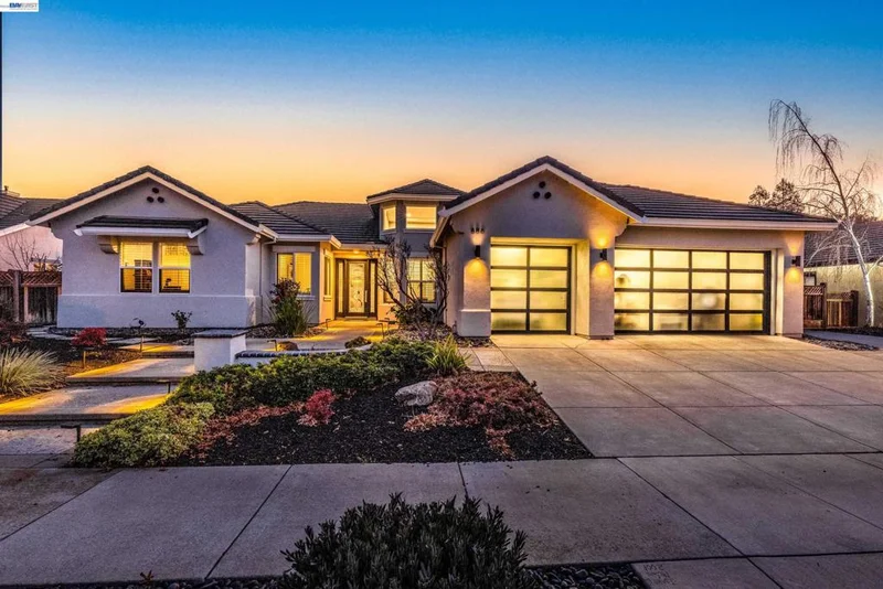886 Old Oak Rd, Livermore, CA 94550