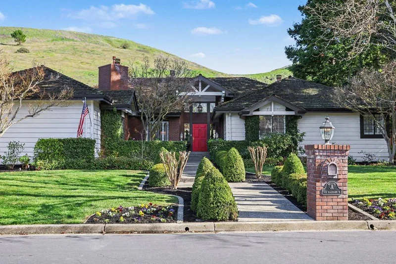 5102 Blackhawk Dr, Danville, CA 94506