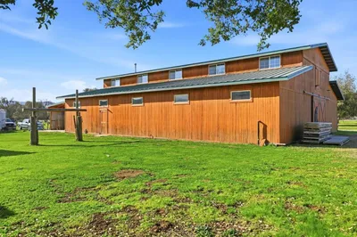 13805 Colony Avenue photo 2