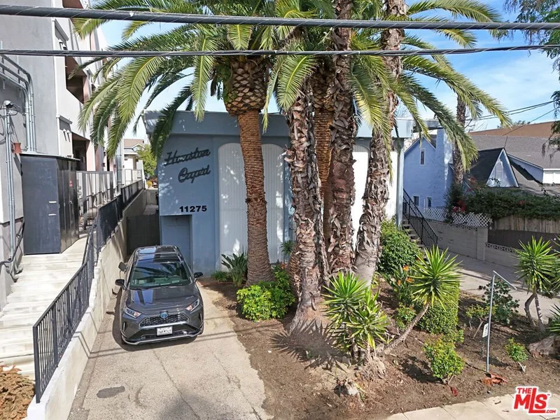 11275 Huston Street, North Hollywood, CA 91601