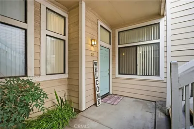 4900 N Grand Avenue 215 photo 2