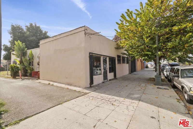 1814 N Broadway photo 2