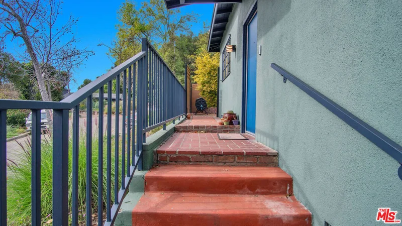 Photo 2 of 1007 Sunmore Lane B