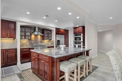 512 Esplanade 303 photo 2