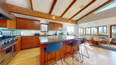 3205 Bayview Drive photo 2