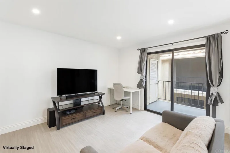 10174 Camino Ruiz 46