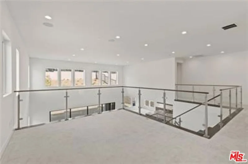 20568 Edgewood Court photo 2