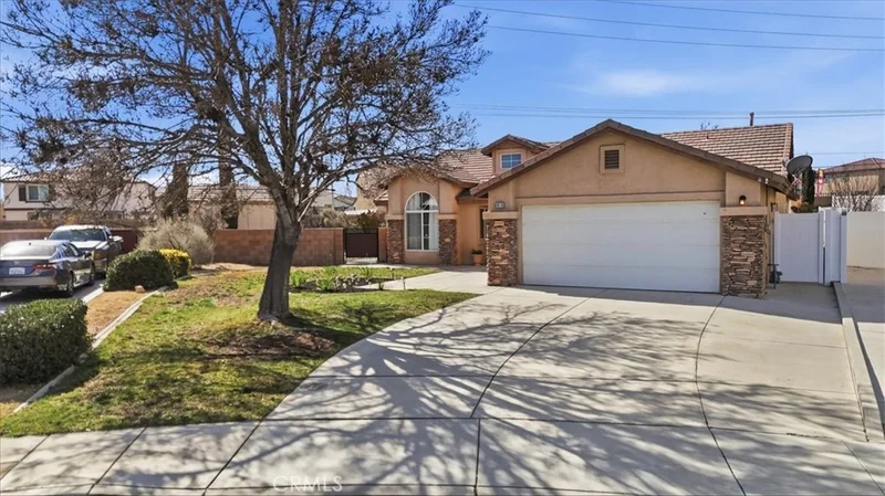8910 Glenwood, Hesperia, CA 92344